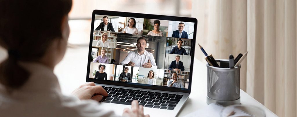 lady in front of laptop on a online meeting